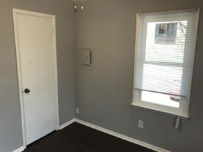 1018 Lewis Ave in Des Moines, IA - Building Photo - Building Photo