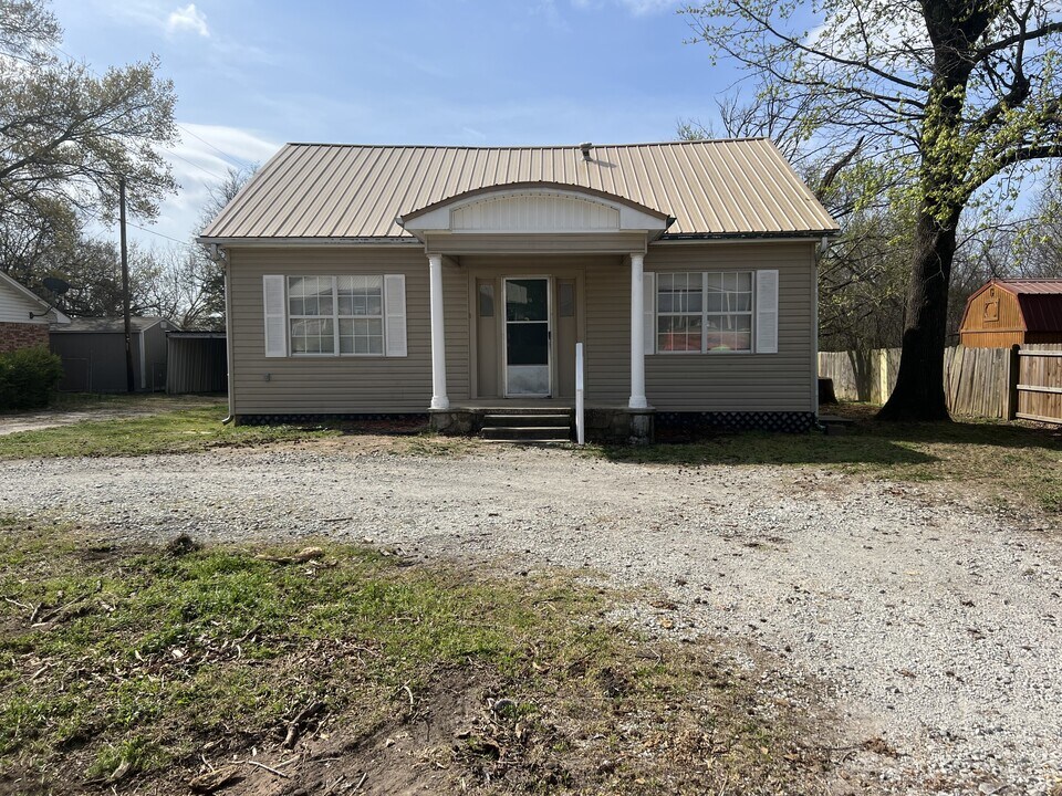 801 E 22nd St in Ada, OK - Building Photo