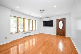 73-04 173rd St in Queens, NY - Building Photo - Building Photo