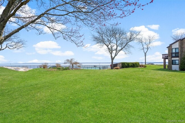 17 Waters Edge in Rye, NY - Building Photo - Building Photo