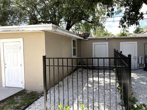 876 NW 14th Ct in Miami, FL - Building Photo - Building Photo