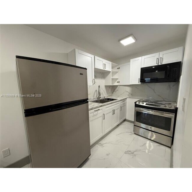 1700 SW 10th St in Miami, FL - Foto de edificio - Building Photo