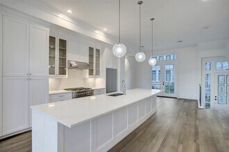 21 Crain Sq Blvd in Houston, TX - Building Photo - Building Photo