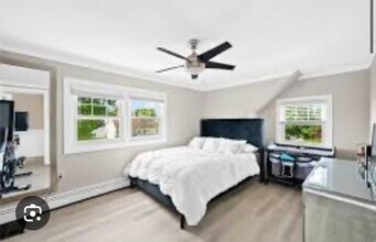 63 Old Farm Rd in Levittown, NY - Building Photo - Building Photo