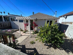 1531 Luxton St in Seaside, CA - Building Photo - Building Photo