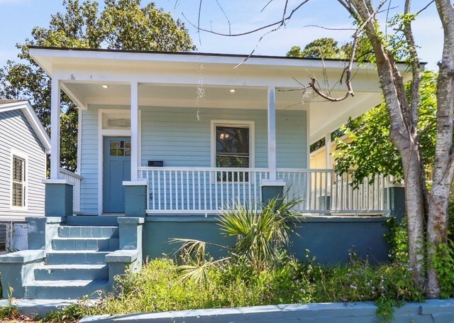 826 W Victory Dr in Savannah, GA - Building Photo
