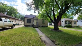 1326 11th St N in Fargo, ND - Building Photo
