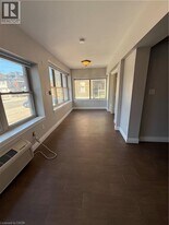 947 Main St E in Hamilton, ON - Building Photo