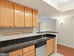 880 N Pollard St in Arlington, VA - Foto de edificio - Building Photo