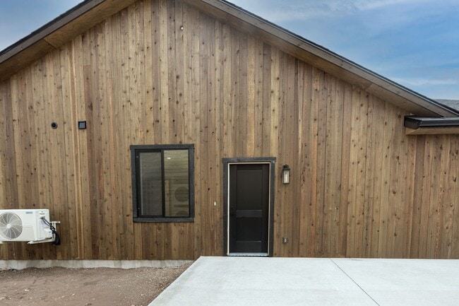 423 Poppy St in Sugar City, ID - Foto de edificio - Building Photo