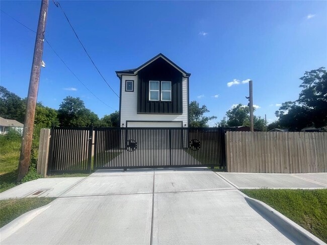 property at 2922 Hohl St
