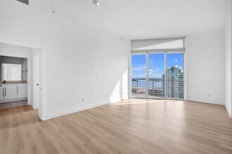 325 S Biscayne Blvd, Unit LPH17 in Miami, FL - Foto de edificio - Building Photo