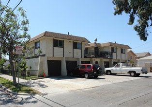 201 W Cuesta Del Mar Dr in Oxnard, CA - Building Photo - Building Photo