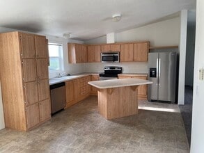 29426 Dane Ln in Junction City, OR - Building Photo - Building Photo