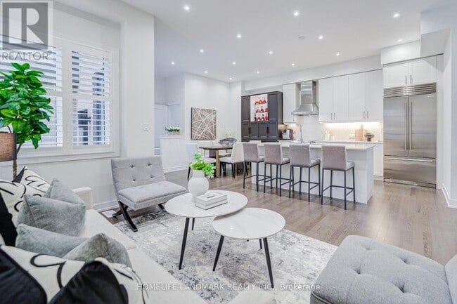 property at 33 Golden Fern St