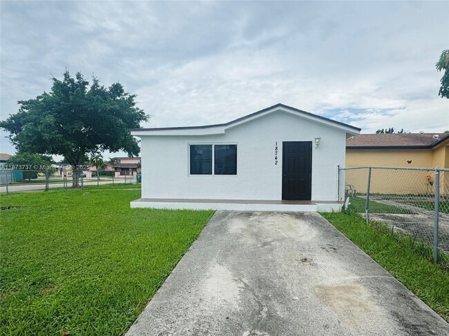 18742 SW 113th Ave in Miami, FL - Building Photo - Building Photo