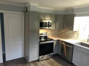 2412 E Lakeview Dr in Johnson City, TN - Building Photo - Building Photo