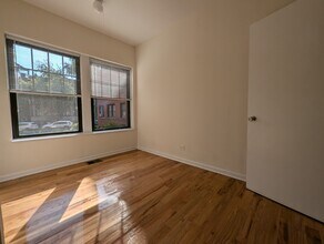 658 W Cornelia Ave, Unit 11 in Chicago, IL - Foto de edificio - Building Photo