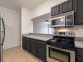 5550 Spring Valley Rd in Dallas, TX - Building Photo - Building Photo