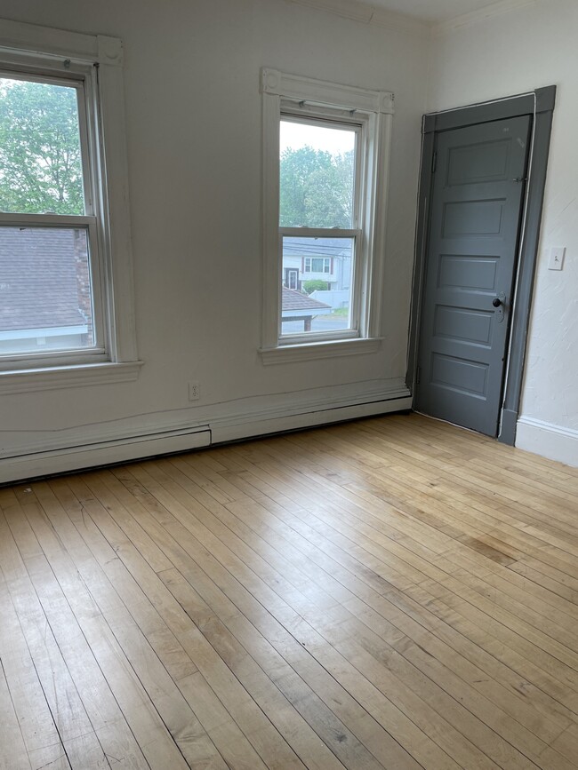 9 Chestnut Ln, Unit # 2 in Brockton, MA - Foto de edificio - Building Photo