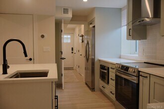 16 Ocean Ave in East Quogue, NY - Building Photo - Building Photo