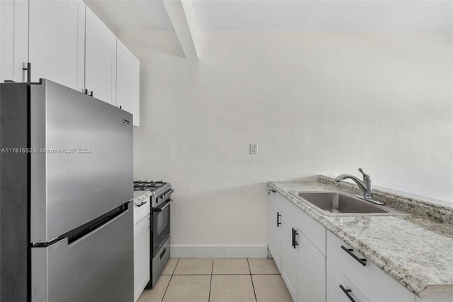 8135 Crespi Blvd in Miami Beach, FL - Building Photo - Building Photo