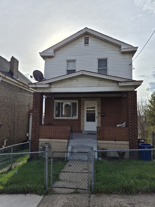1410 Beechview Ave in Pittsburgh, PA - Building Photo