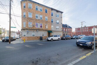 71-73 Newbury St in Lawrence, MA - Foto de edificio - Building Photo