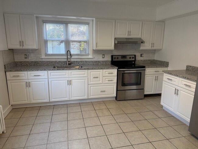 1018 New Holland Rd, Unit First Floor