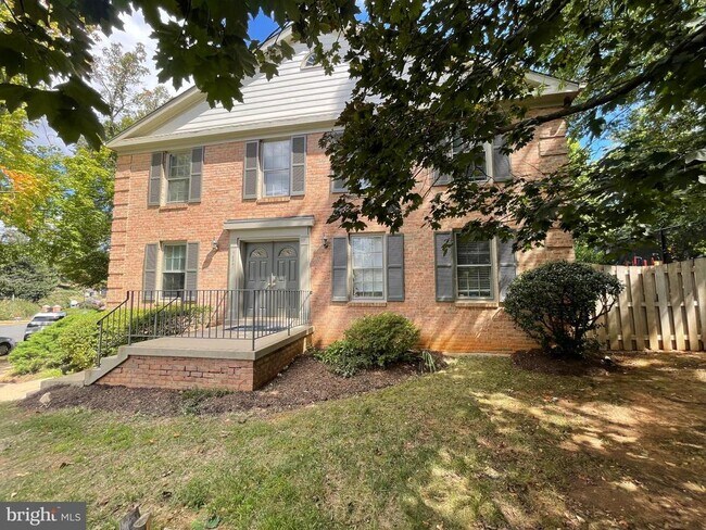 7609 Dominion Dr in Falls Church, VA - Building Photo - Building Photo