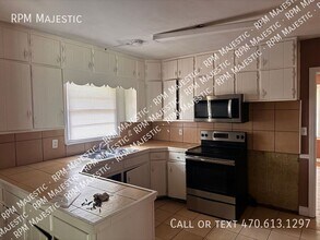 5247 Scofield Rd in College Park, GA - Building Photo - Building Photo