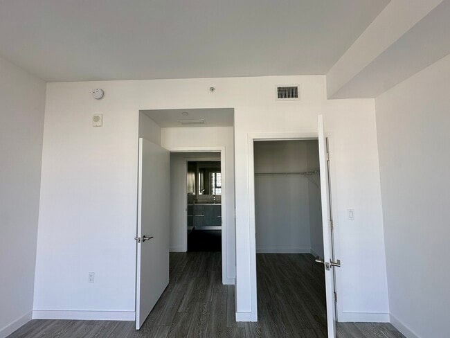 558 NW 30th St, Unit A7 in Miami, FL - Foto de edificio - Building Photo