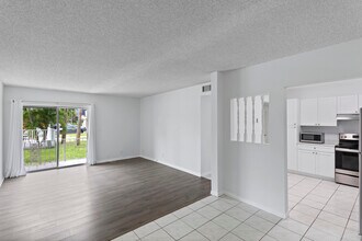 495 SE 8th St in Deerfield Beach, FL - Building Photo - Building Photo
