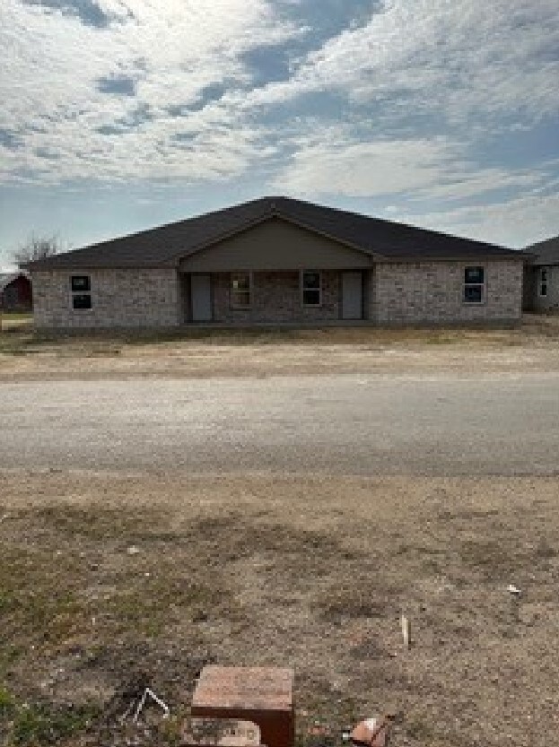 213 Davenport in Italy, TX - Building Photo - Building Photo