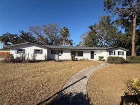 722 W Russell Dr in Plant City, FL - Building Photo