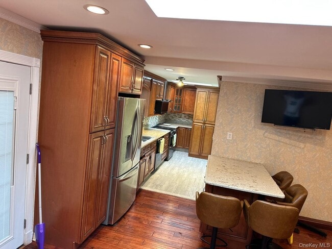899 Bowling Green Dr in Westbury, NY - Building Photo - Building Photo
