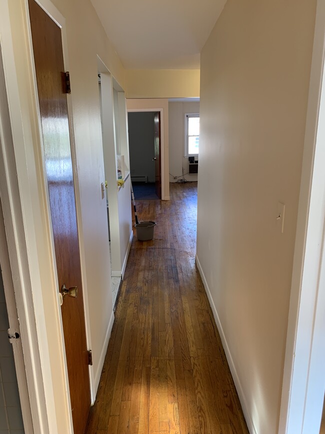 10138 104th St, Unit 2nd Floor in Ozone Park, NY - Foto de edificio - Building Photo