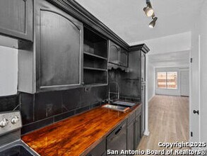 911 Vance Jackson Rd in San Antonio, TX - Building Photo - Building Photo