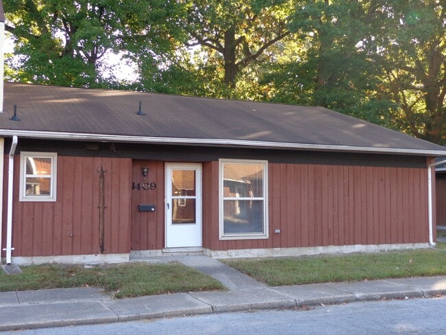 property at 1409 E Tanners Creek Dr