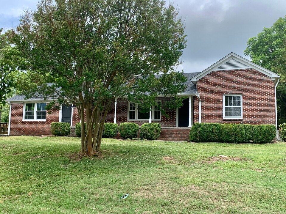 250 Bailey Mill Rd in Travelers Rest, SC - Building Photo
