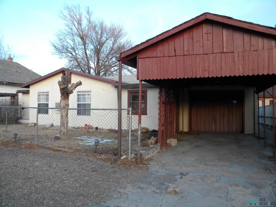 711 Miera Ave in Clayton, NM - Building Photo