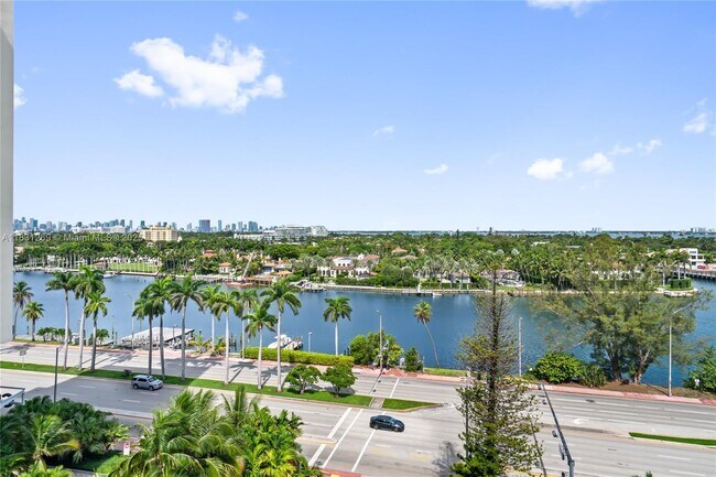4925 Collins Ave in Miami, FL - Building Photo - Building Photo