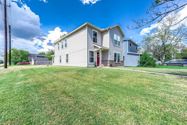 property at 426 S 4th St