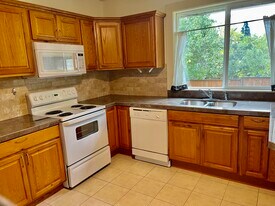 9657 N Leonard St in Portland, OR - Building Photo