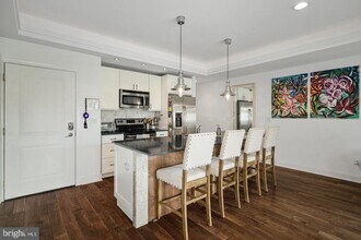 1022 Fairmount Ave in Philadelphia, PA - Building Photo - Building Photo