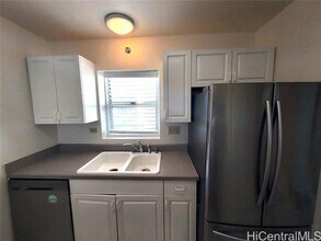 3075 Ala Poha Pl in Honolulu, HI - Building Photo - Building Photo