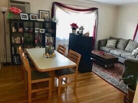 877 Farmington Ave in West Hartford, CT - Building Photo