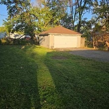1021 W Indian Trail in Louisville, KY - Building Photo - Building Photo