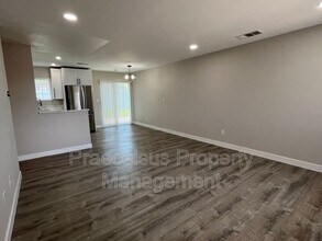 5741 Calle Sal Si Puedes in San Diego, CA - Building Photo - Building Photo