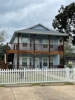 1018 S Booth Ln in Alvin, TX - Building Photo